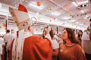 Celebração Diocesana da Crisma reúne mais de 3,4 mil pessoas em Santa Bárbara d’Oeste